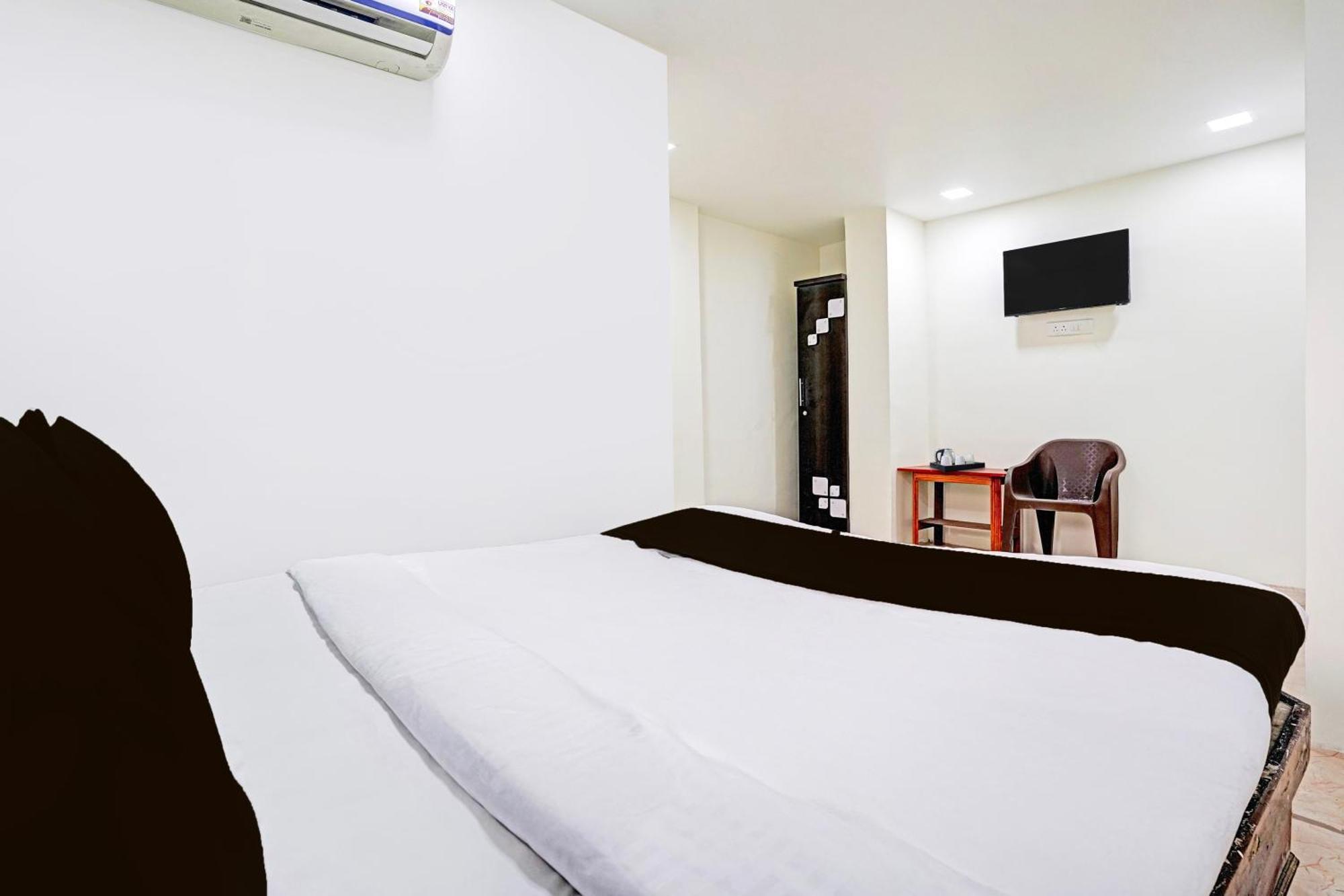Super Hotel O Navrangpura Cg Road Formerly Hotel Yugraj Amhedabad Dış mekan fotoğraf