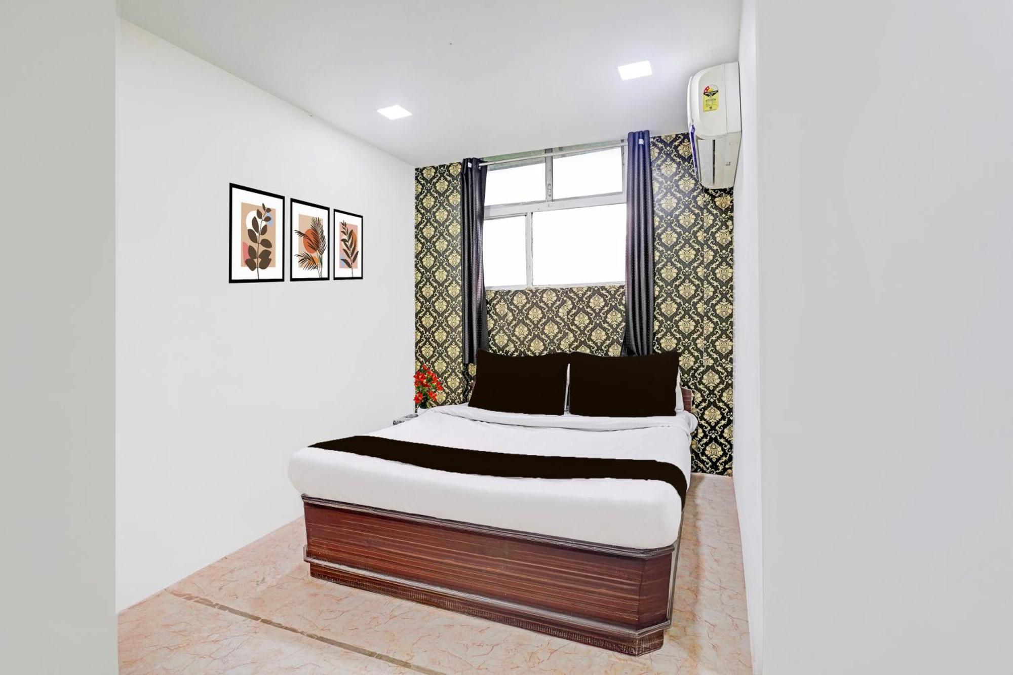 Super Hotel O Navrangpura Cg Road Formerly Hotel Yugraj Amhedabad Dış mekan fotoğraf