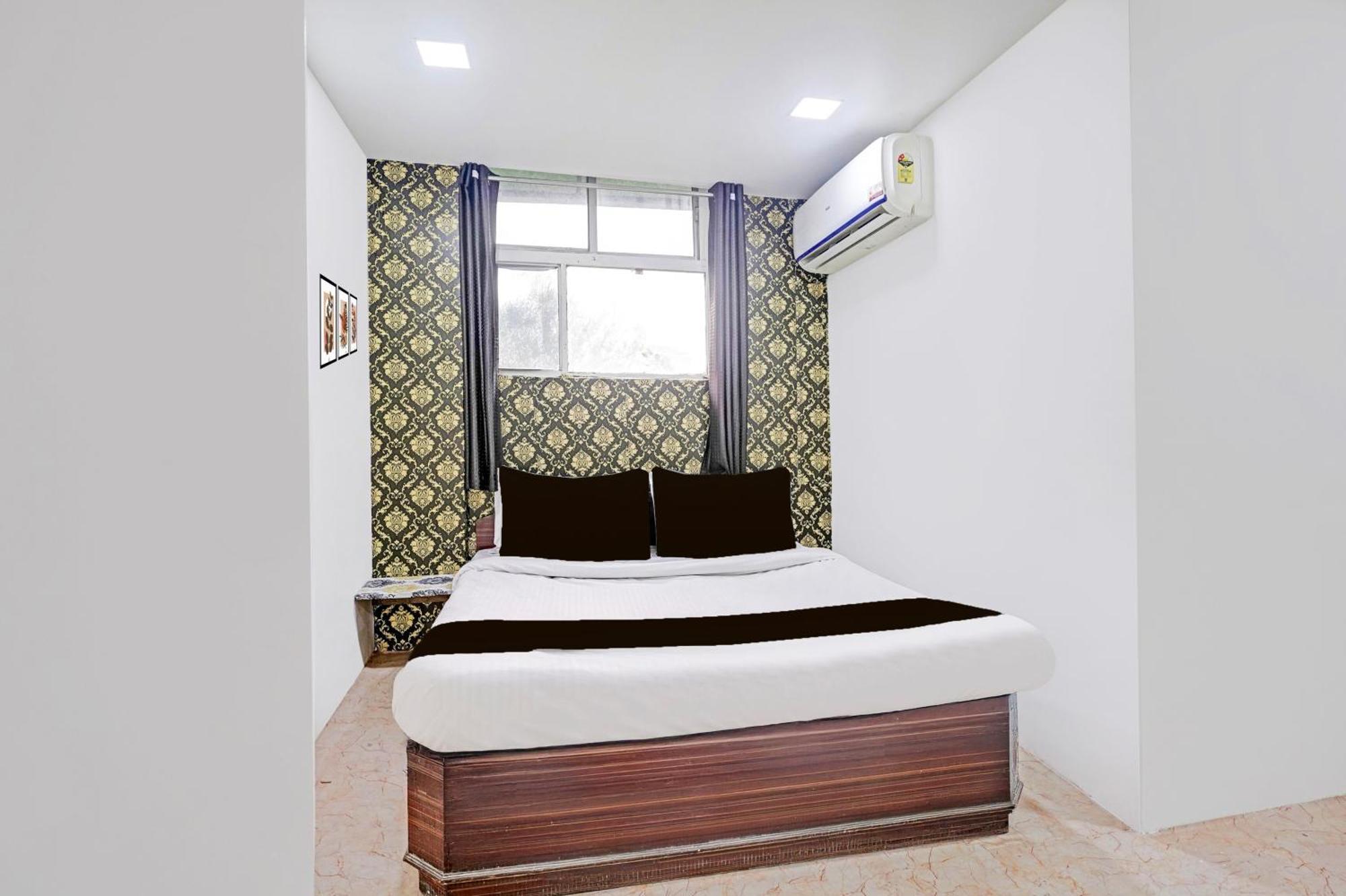 Super Hotel O Navrangpura Cg Road Formerly Hotel Yugraj Amhedabad Dış mekan fotoğraf