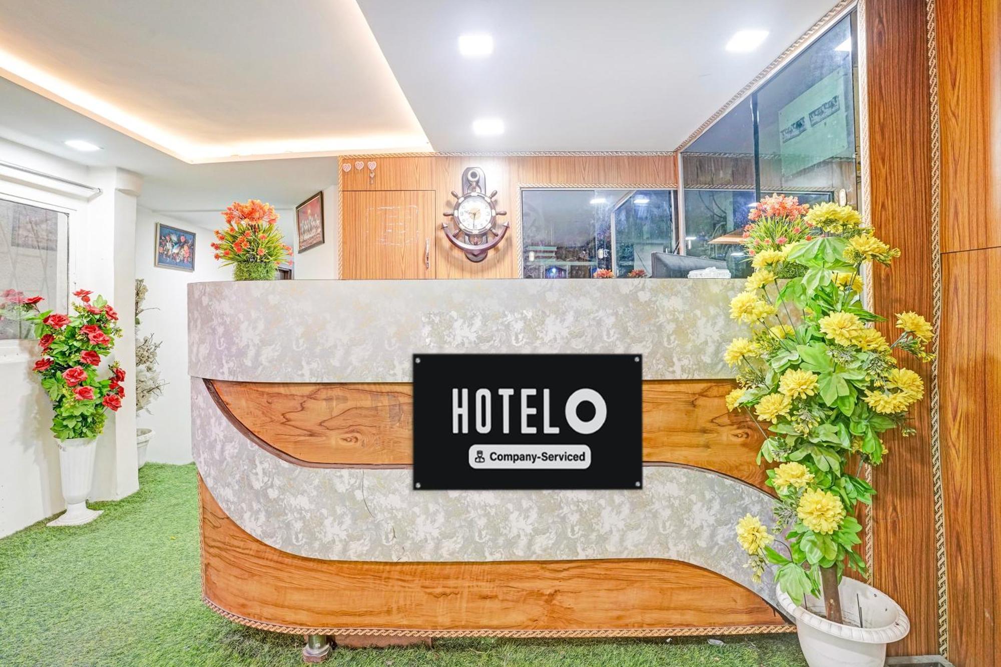 Super Hotel O Navrangpura Cg Road Formerly Hotel Yugraj Amhedabad Dış mekan fotoğraf