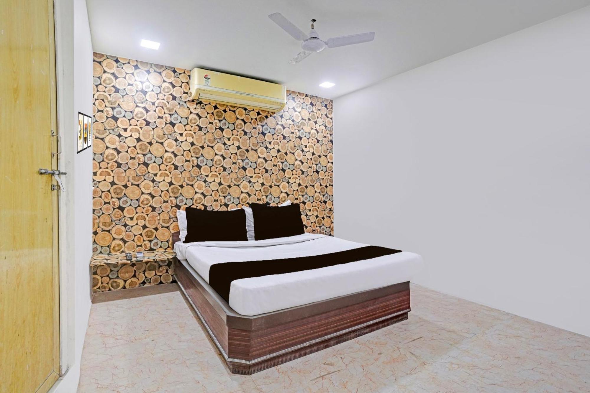 Super Hotel O Navrangpura Cg Road Formerly Hotel Yugraj Amhedabad Dış mekan fotoğraf