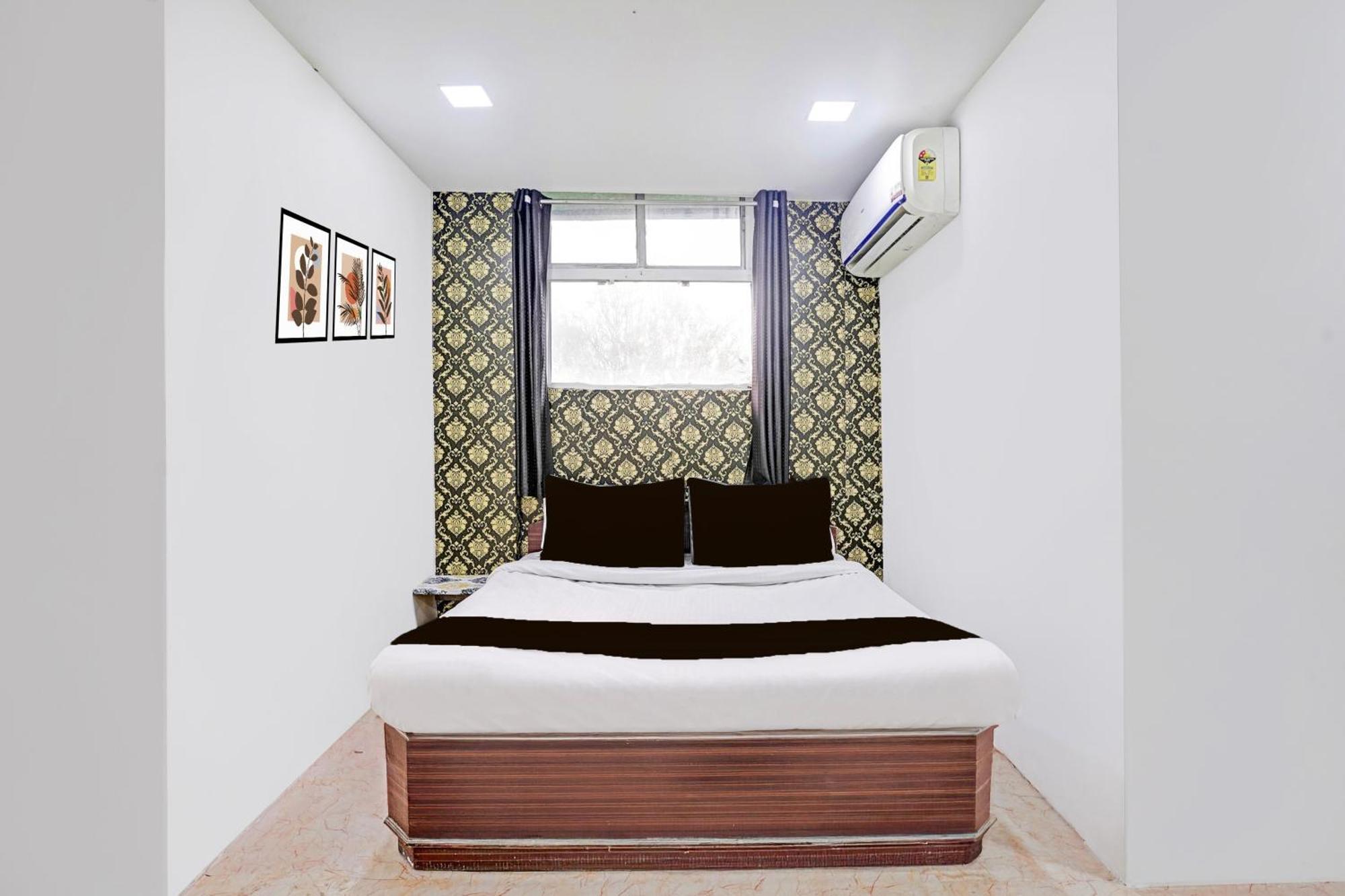 Super Hotel O Navrangpura Cg Road Formerly Hotel Yugraj Amhedabad Dış mekan fotoğraf