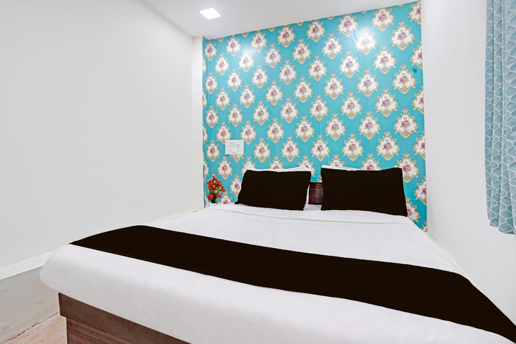 Super Hotel O Navrangpura Cg Road Formerly Hotel Yugraj Amhedabad Dış mekan fotoğraf