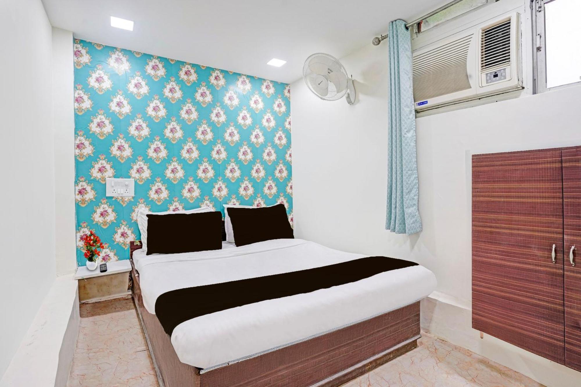 Super Hotel O Navrangpura Cg Road Formerly Hotel Yugraj Amhedabad Dış mekan fotoğraf