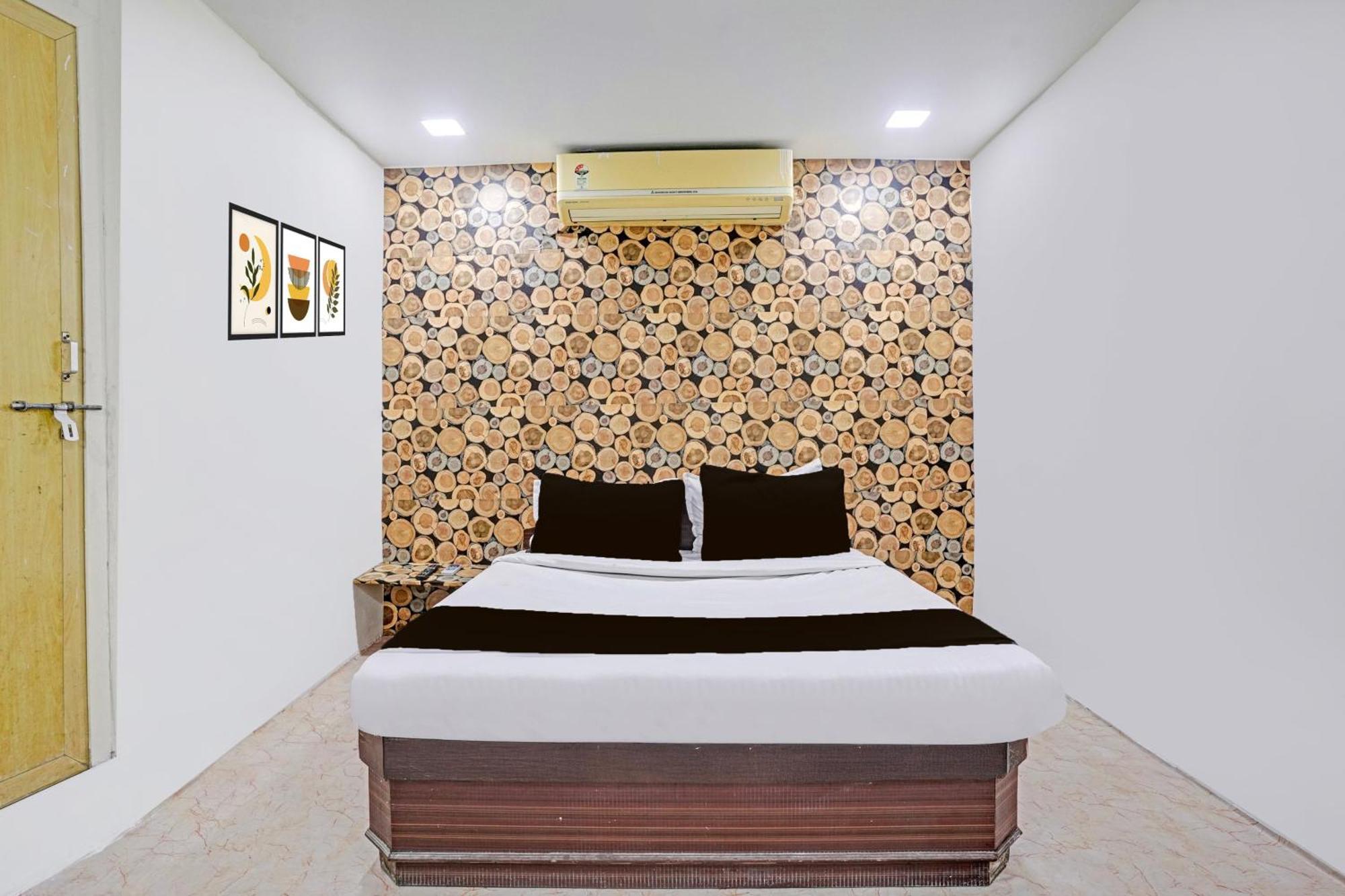 Super Hotel O Navrangpura Cg Road Formerly Hotel Yugraj Amhedabad Dış mekan fotoğraf